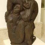Benczédi Sándor: Anyai szeretet, 1972, fa, Sepsiszentgyörgy, Székely Nemzeti Múzeum – Gyárfás Jenő Képtár